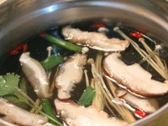 野生菌养生汤锅-云聚汇牛很鲜潮汕牛肉火锅(克拉玛依汉博店)