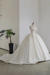 -派丽莫Pellimo原创设计婚纱品牌