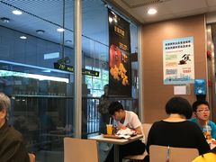-麦当劳(轻轨曹杨路店)