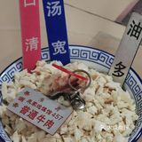 只要营业随时都时都有免费的茶水和泡馍汤，自己去打