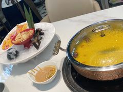 -洪氏嗨捞·广东猪肚鸡·椰子鸡火锅(西咸万象城店)