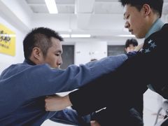 -菠萝格斗巴西柔术训练馆