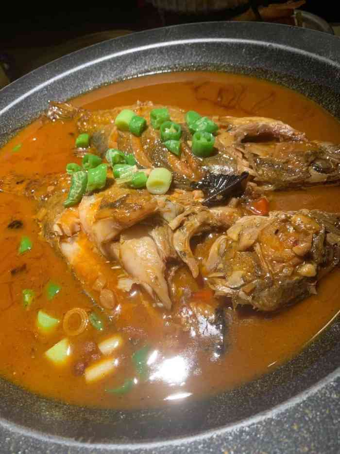 青年公社(伊势丹店)-"冲着烤鸭来的,中午去得没有等位,环境不错.