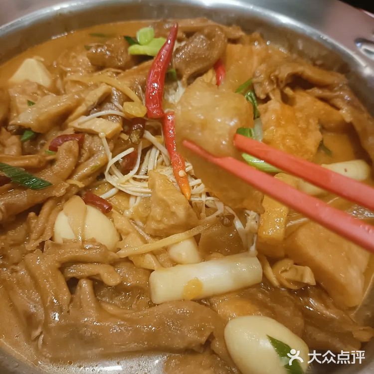 胖哥俩肉蟹煲家上新品啦~鸭掌煲，哇，很软糯脱骨