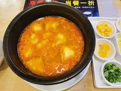 -花馬肆.云南过桥米线(汉神购物广场现场熬汤店)