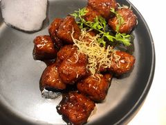 红酒泡沫牛仔粒-荟廷·晶萃(陆家嘴尚悦湾店)