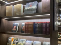 -钟书阁(群光广场店)