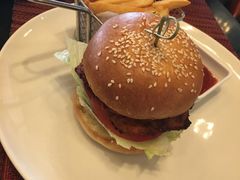 美式汉堡套餐-WOLFGANG PUCK KITCHEN & BAR(迪士尼小镇店)