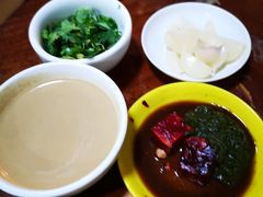 -洞庭洲·防空洞火锅·烧烤·铜锅涮肉(新百广场店)
