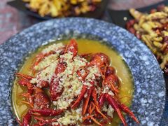 蒜香小龙虾-扒虾小妹儿麻辣海鲜(宏图街店)