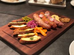 自制招牌香肠拼盘-Boxing Cat Brewery拳击猫精酿啤酒馆(永福店)