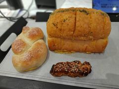 -HOT CRUSH趁热集合·现烤面包(上海环球港店)