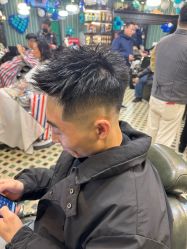 -海文先生国潮烫染男士理发馆