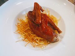 脆皮乳鸽半只-香山湖家家宴(中山陵店)