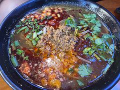 -爆炸头阿姨小四川正宗川味小吃(无任何分店)
