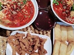 -爆炸头阿姨小四川正宗川味小吃(无任何分店)