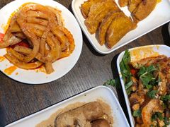 -爆炸头阿姨小四川正宗川味小吃(无任何分店)