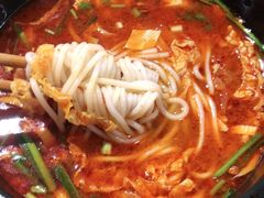 -花馬肆.云南过桥米线(汉神购物广场现场熬汤店)
