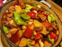 珐琅锅大盘鸡-阿里家·新疆烤肉酒場 by MIG