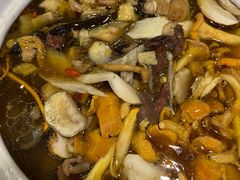-杨记山珍鸡煲菌汤锅