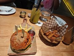 -三勾JJJ Burger&Coffee(梅溪湖店)