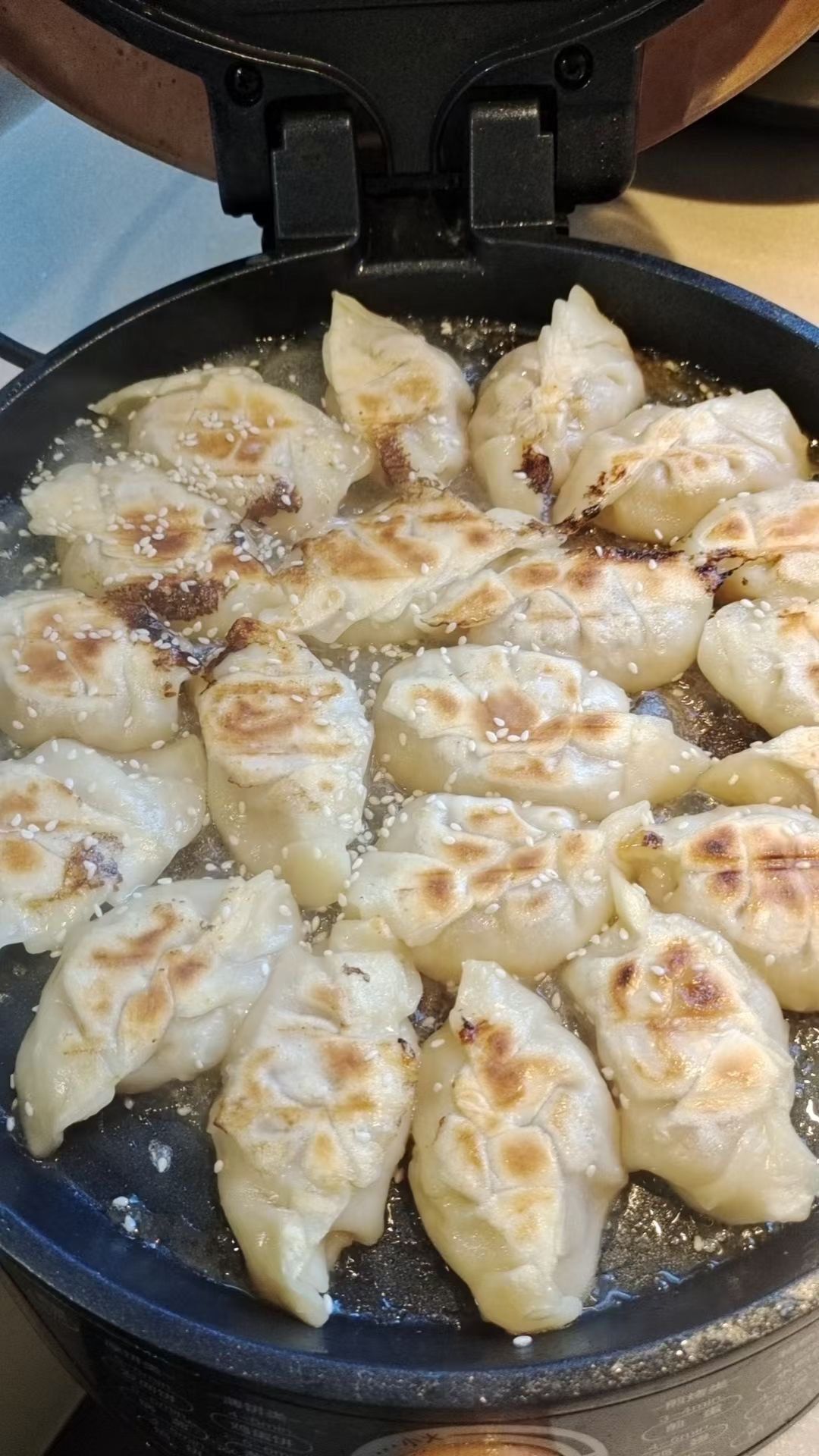刚出锅的煎饺,快来尝尝