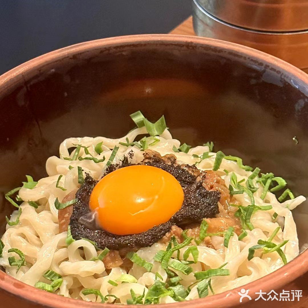 个人觉得他们家的招牌菜应该是沙甸烤半鸡和黑松露肉酱拌面