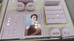 -Réluxe瑞兰穿耳(金光华广场店)