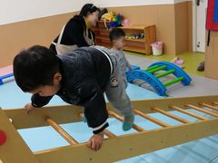 -瑞恩宝感统训练·语言提升·蒙氏托育中心