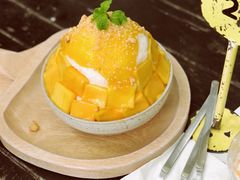 -莓园冰淇淋店