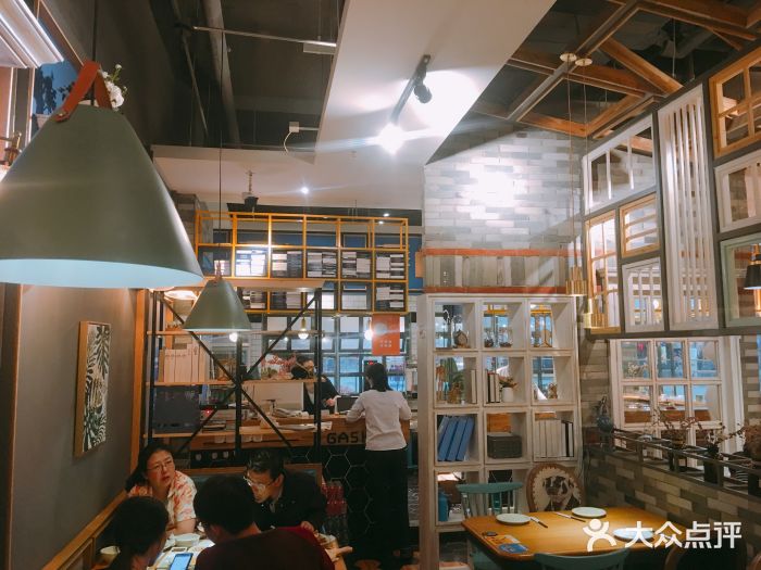 春饼先生·北京烤鸭(甘井子万达店)大堂图片