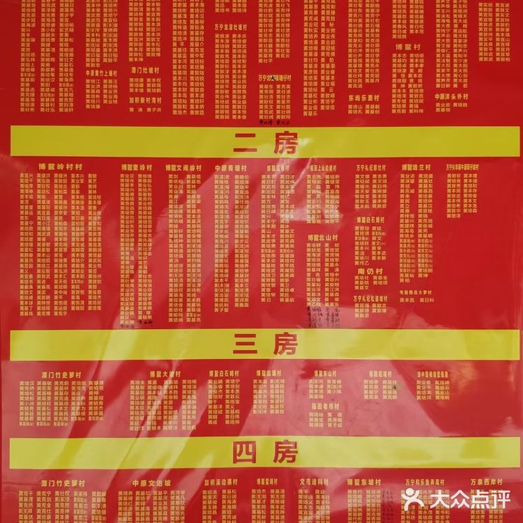 有一处金黄色琉璃瓦的仿古建筑，走过去看看