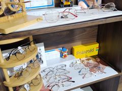 -诺柯视眼镜-蔡司依视路官方工厂店(淞南一店)