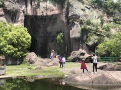 -伍山石窟