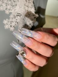 -花岐款式专研健康美甲沙龙
