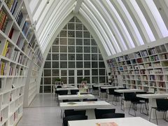 -钟书阁(松江泰晤士小镇店)