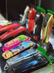 -老男孩男士理容馆·理发·烫染·修面