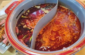 Tomato Spicy Hot Pot with Two Flavors