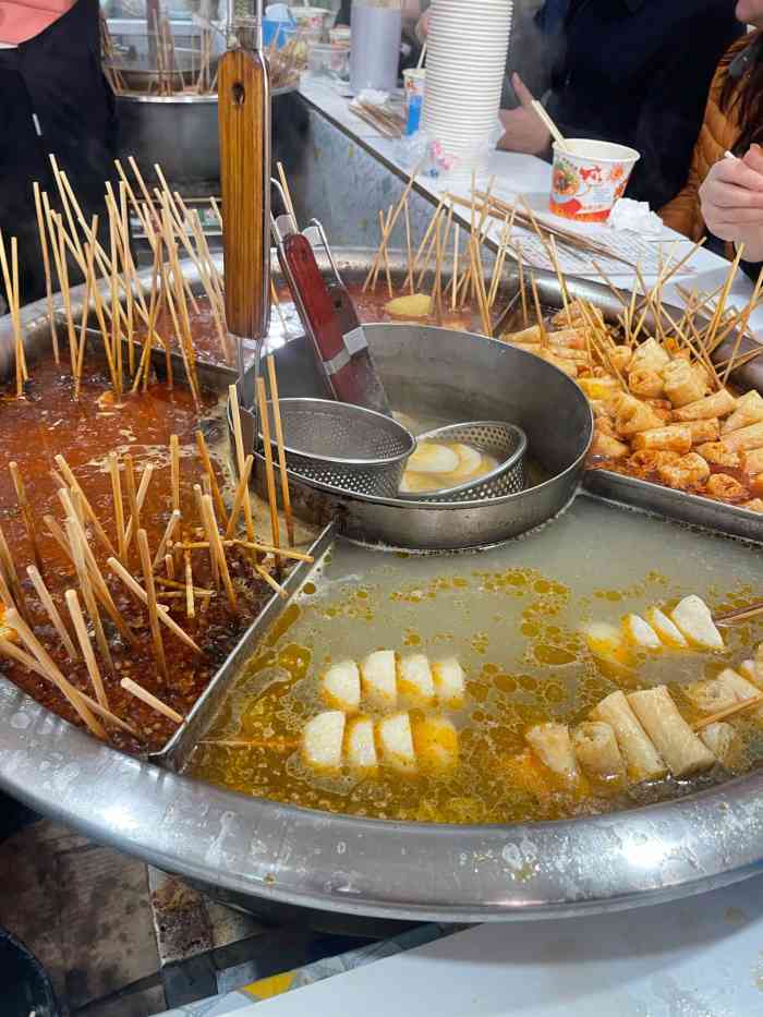 荆州麻辣烫-"荆州麻辣烫慕名而来这种大锅麻辣烫还真.