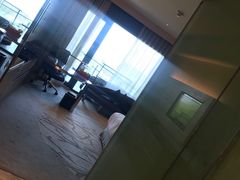 -上海滴水湖皇冠假日酒店