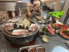 -围炉肉舍•炭烤活鳗•丹东海鲜烤肉(步行街店)