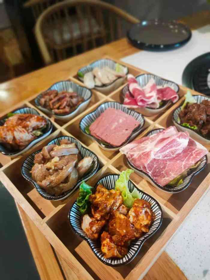 韩炉村韩式炭火烤肉(大学城店)-"「招牌蒜香炸鸡」完全没吃出蒜香,加