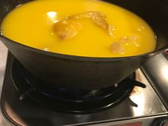 浓厚原只鸡煲花胶汤-鲜入围煮花胶鸡海鲜火锅