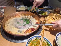 -洱火云南酸菜牛肉火锅(石景山当代商城店)