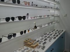 -一人多镜蔡司·依视路眼镜店(琉璃店)