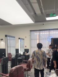 -侨治发型