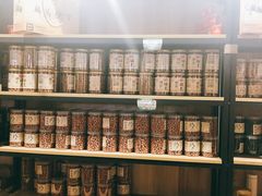 零售区-段氏奇香花生米(长嘉汇店)