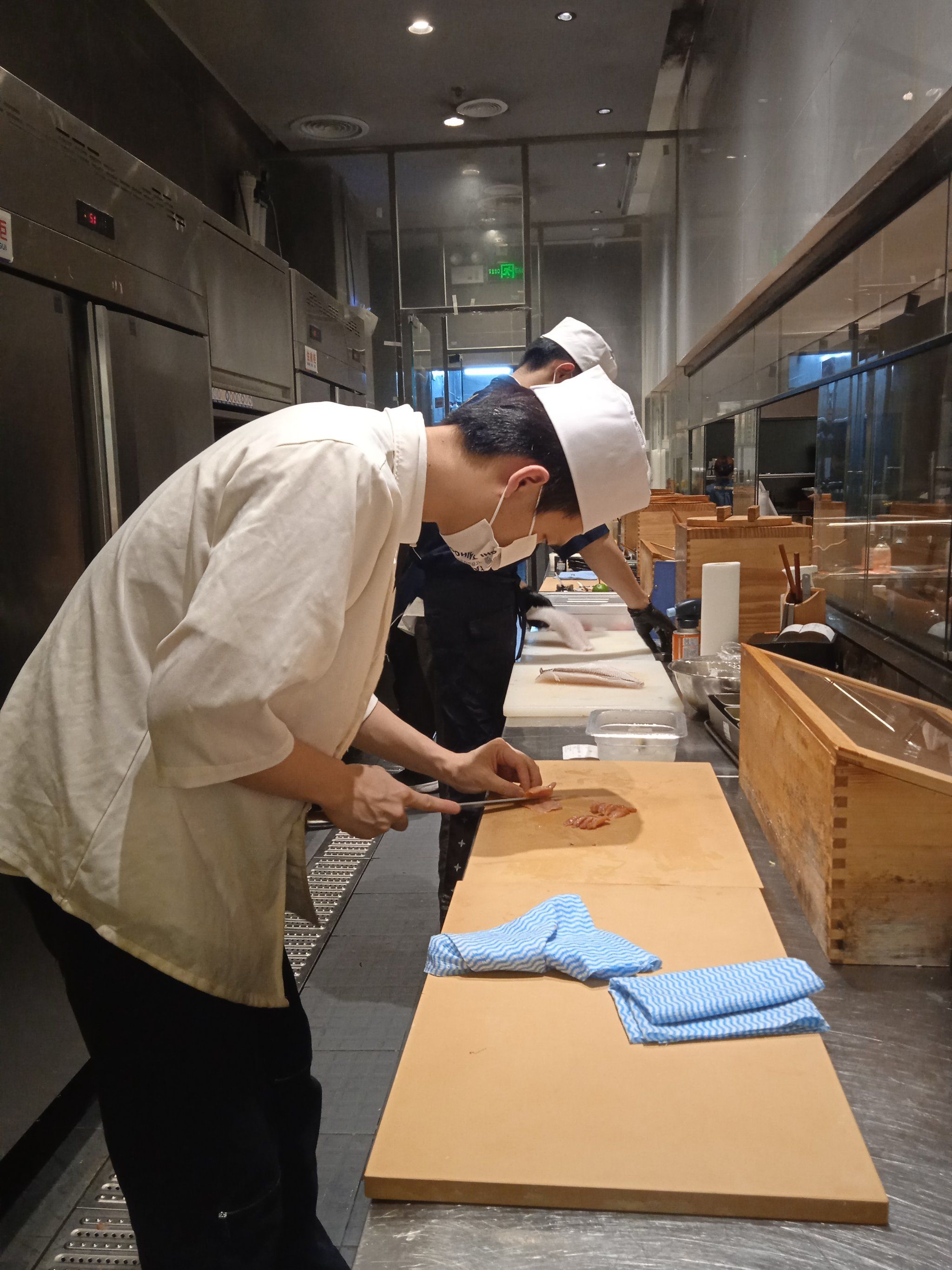 厨师小哥哥颜值很在线哦