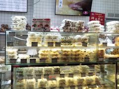 面包甜点陈列柜-白玉兰食品甜凤店(合生汇店)