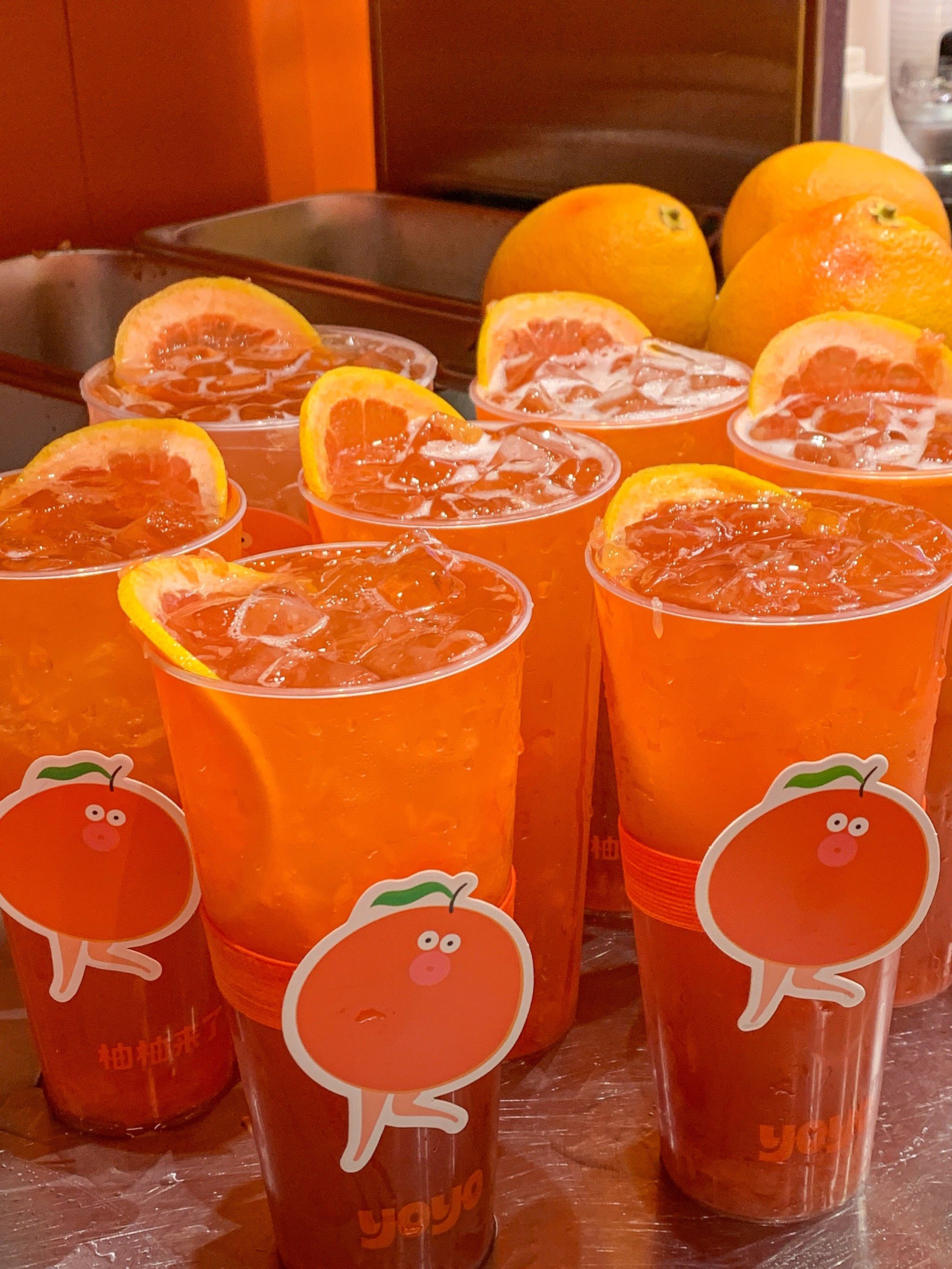 这杯满杯红柚的水果茶谁能拒绝!真的太夏天啦!